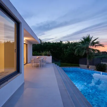 ヴィラ Kyamon Luxury With Heated Saltwater Pool Near Chania