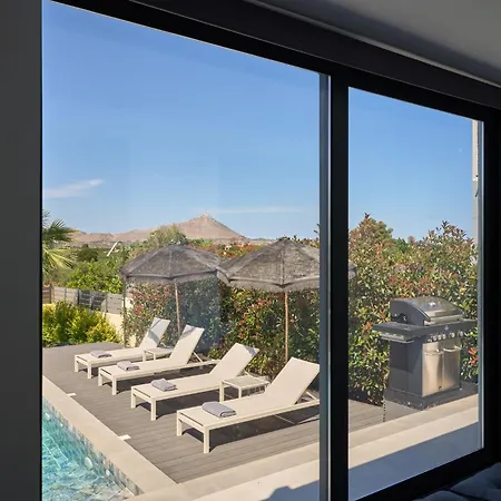 ヴィラ Kyamon Luxury With Heated Saltwater Pool Near Chania ハニア