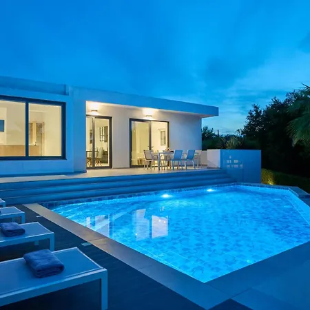 Kyamon Luxury With Heated Saltwater Pool Near Chania Villa