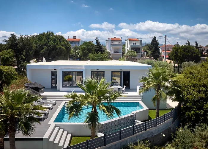 Вілла Kyamon Luxury With Heated Saltwater Pool Near Chania