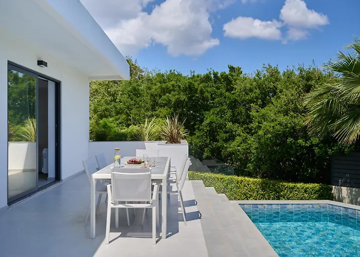 Вілла Kyamon Luxury With Heated Saltwater Pool Near Chania *