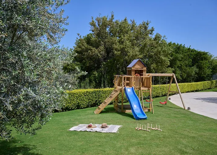 Вілла Kyamon Luxury With Heated Saltwater Pool Near Chania