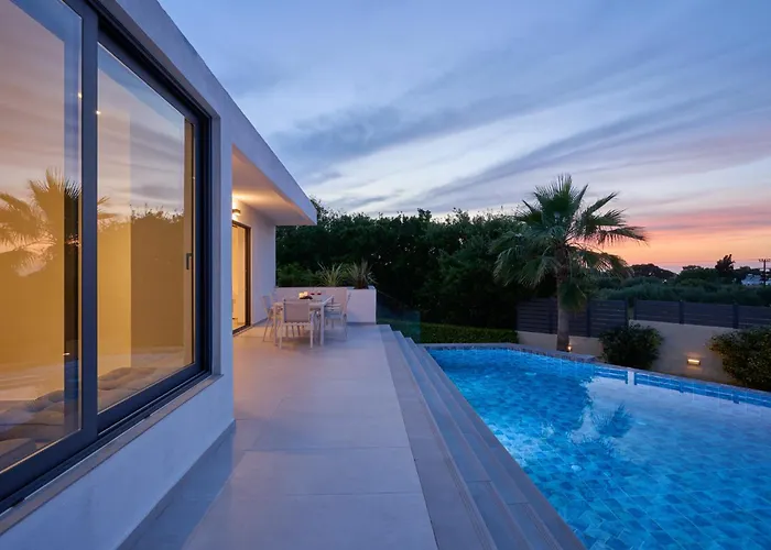 Вілла Kyamon Luxury With Heated Saltwater Pool Near Chania