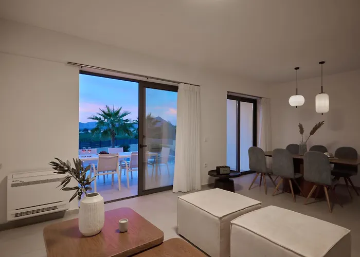 Вілла Kyamon Luxury With Heated Saltwater Pool Near Chania